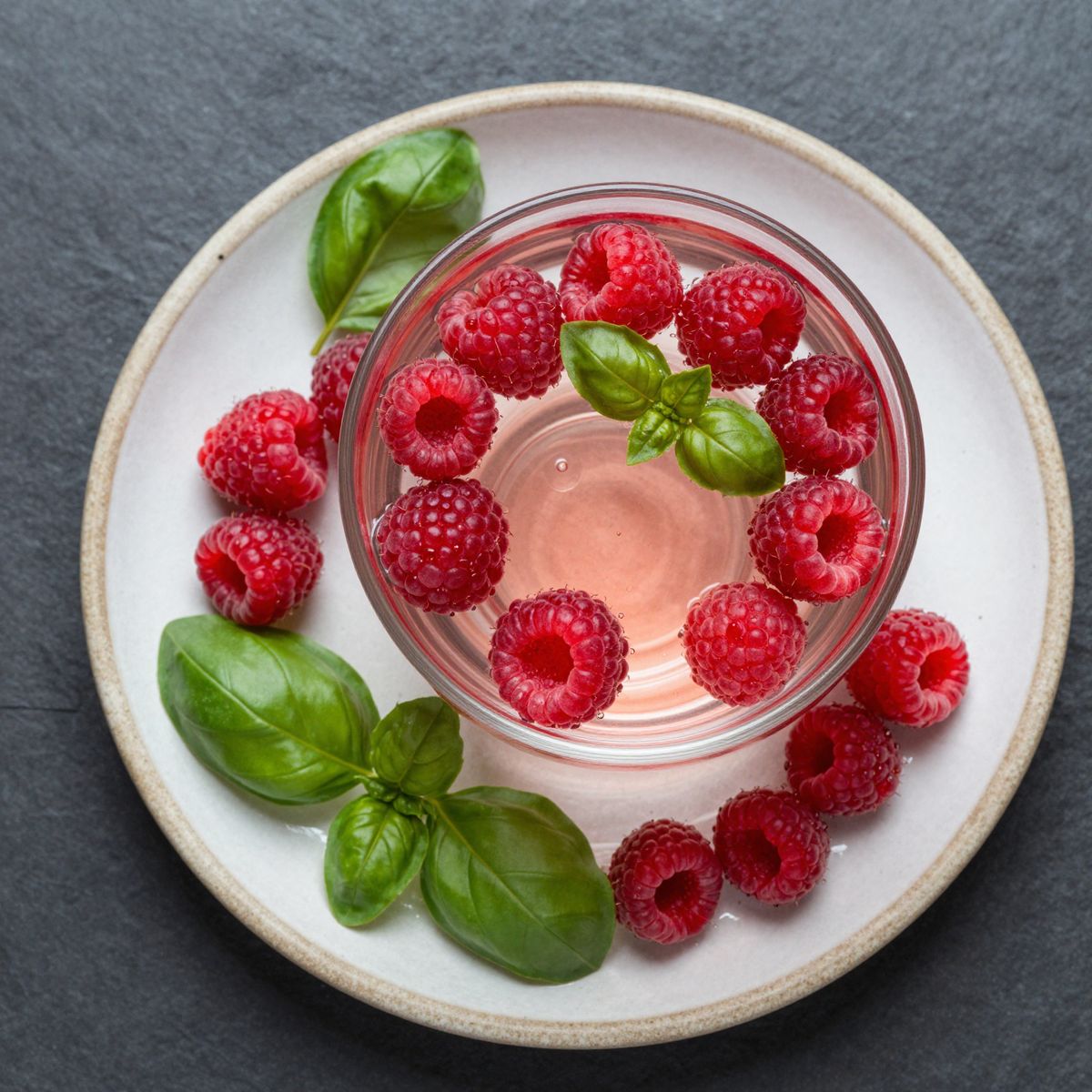 🍓 Keto Himbeer-Basilikum-Wasser